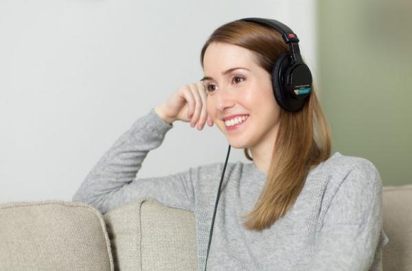 Détendez-vous. Méditer et écouter de la musique douce peut calmer l’esprit. (Image : PourquoiPas / Pixabay)